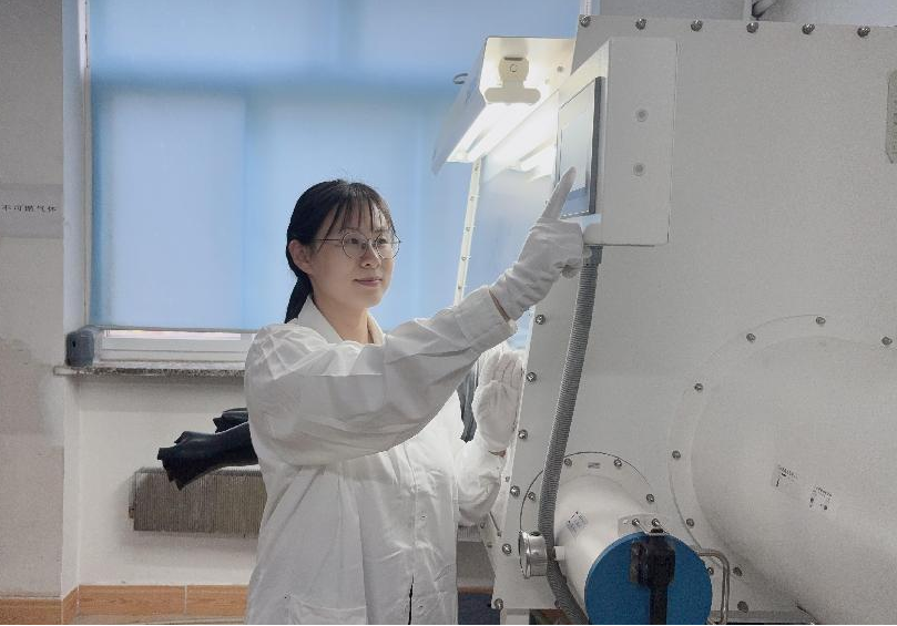 科研一线丨石爽爽：晶体成长虽慢，但每一步都通向光的将来